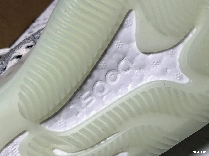 Alien Yeezy Boost Adidas FV3260 380 0720
